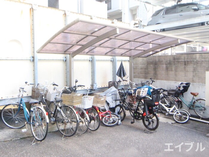 物件外観写真4　(駐輪場)