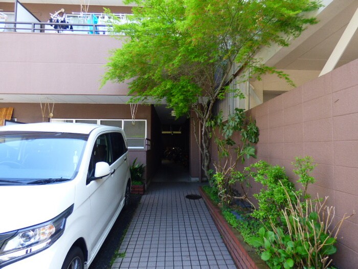 物件外観写真2　(エントランス部分)