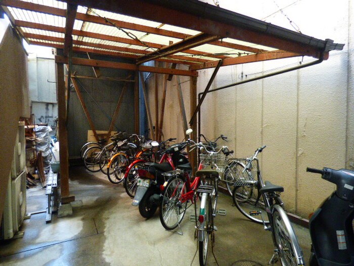 物件外観写真4　(駐輪場)