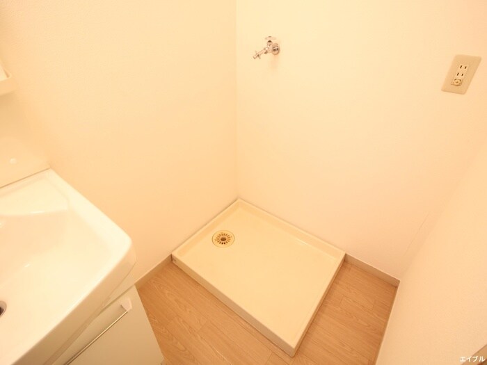 物件内観写真11　(洗濯機置場)