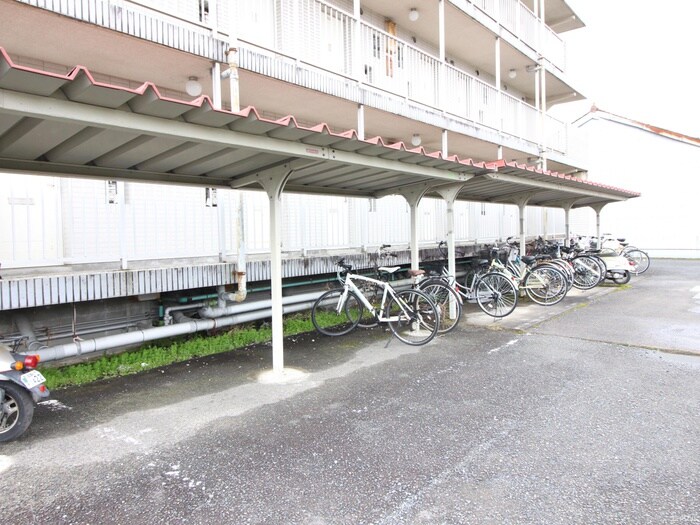 物件外観写真4　(駐輪場)