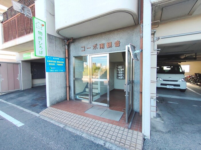 物件外観写真2　(エントランス部分)