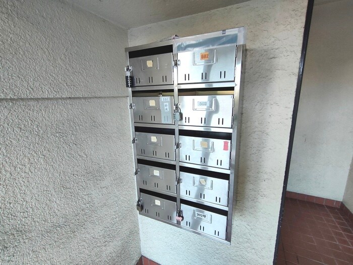 物件外観写真4　(エントランス部分)