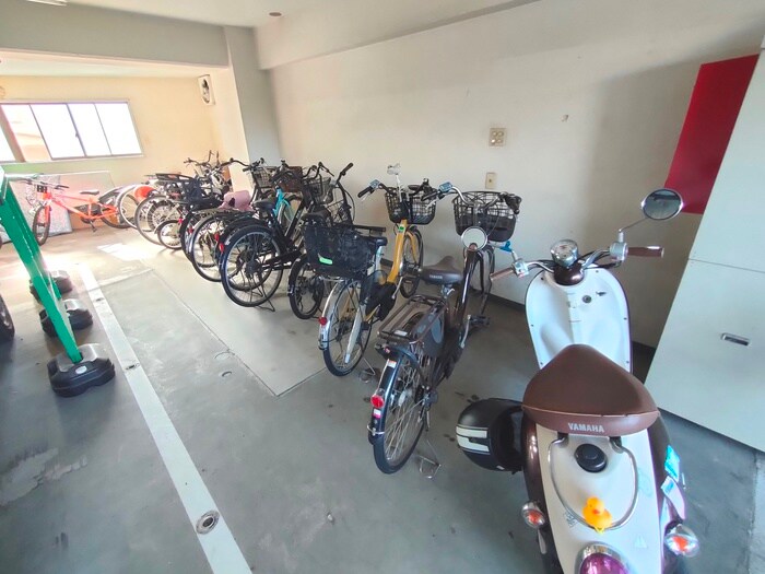 物件外観写真6　(駐輪場)