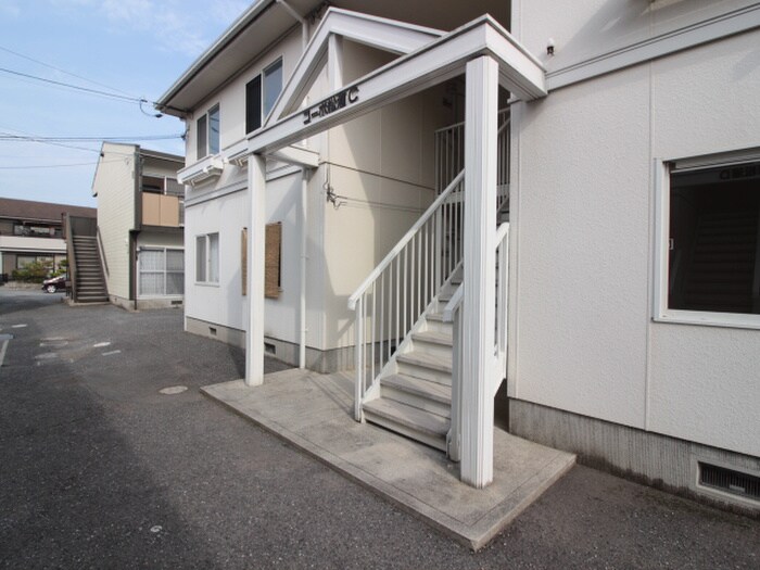 物件外観写真2　(エントランス部分)