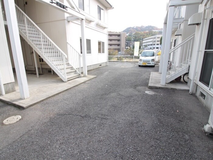 物件外観写真3　(駐車場)