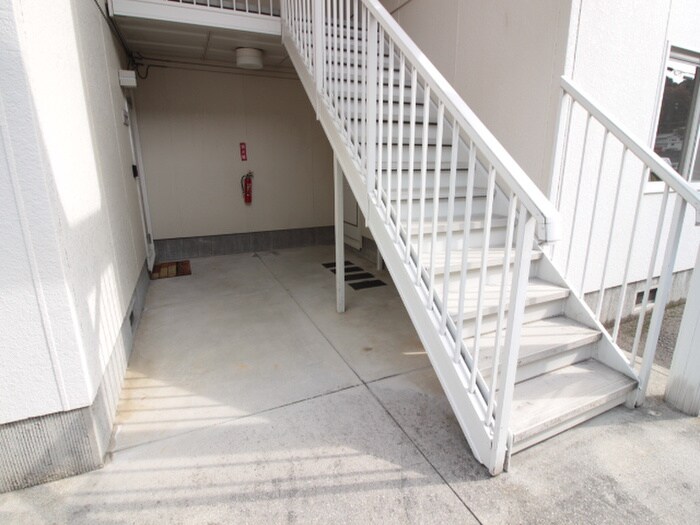 物件外観写真5　(エントランス部分)