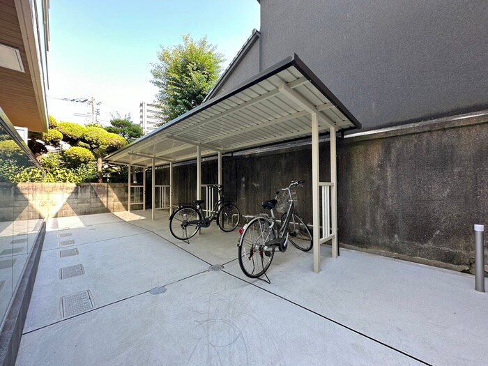 物件外観写真5　(駐輪場)