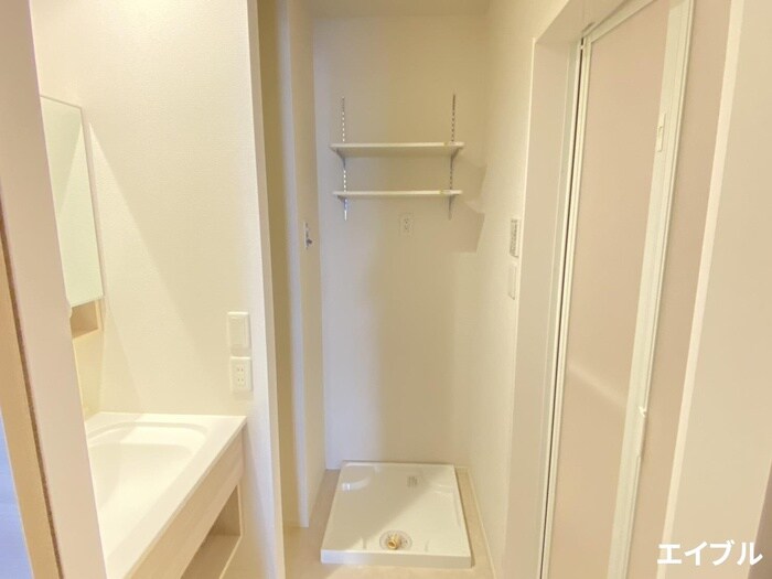 物件内観写真17　(洗濯機置場)