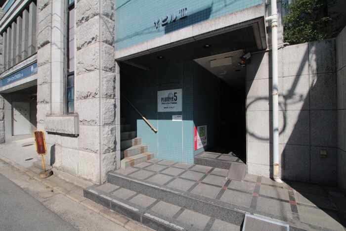 物件外観写真2　(エントランス部分)