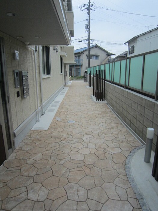 物件外観写真3　(エントランス部分)