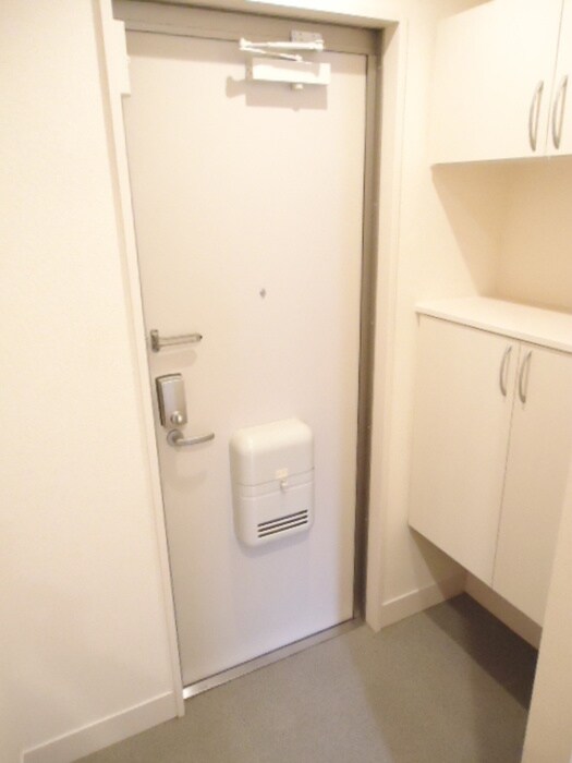 物件内観写真16　(玄関)