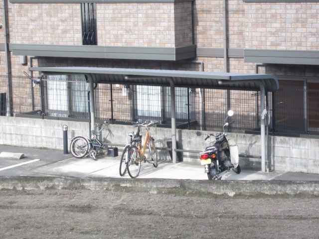 物件外観写真3　(駐輪場)