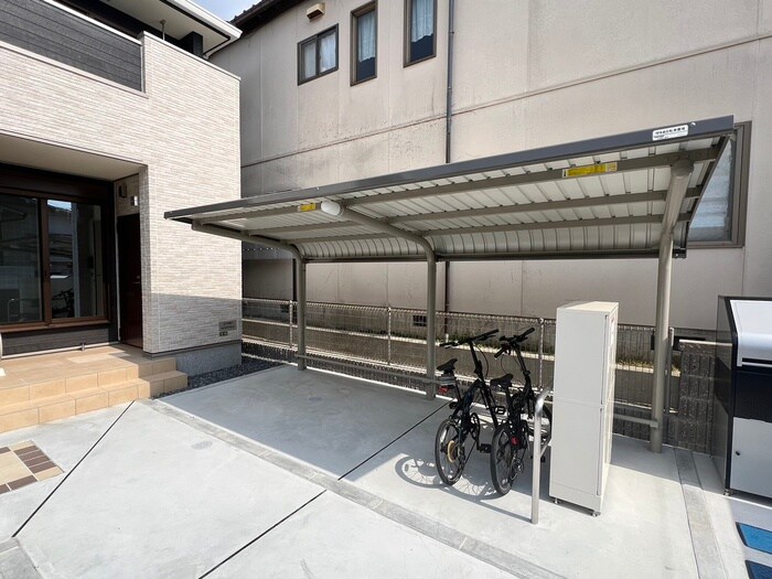 物件外観写真2　(駐輪場)