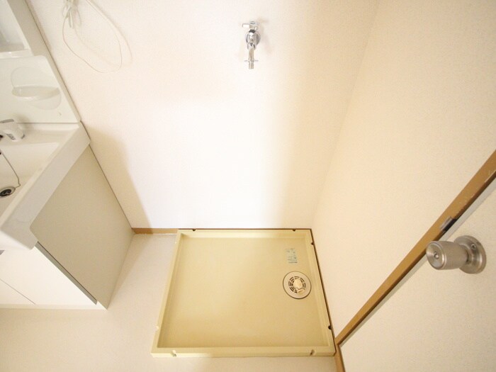 物件内観写真15　(洗濯機置場)