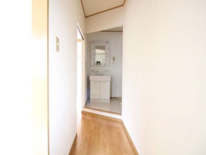 物件内観写真16　(廊下)