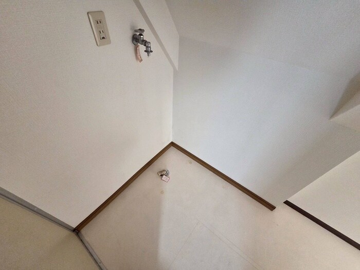 物件内観写真16　(洗濯機置場)