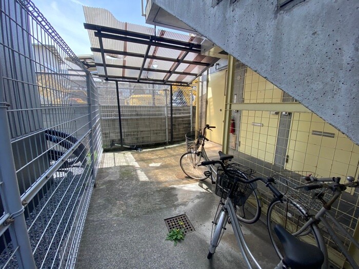 物件外観写真5　(駐輪場)