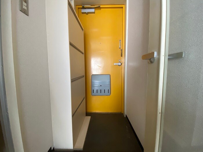 物件内観写真12　(玄関)