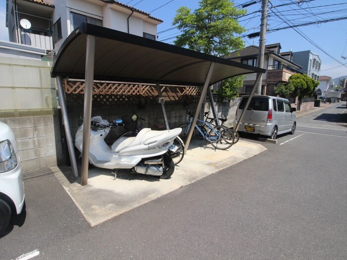 物件外観写真2　(駐輪場)