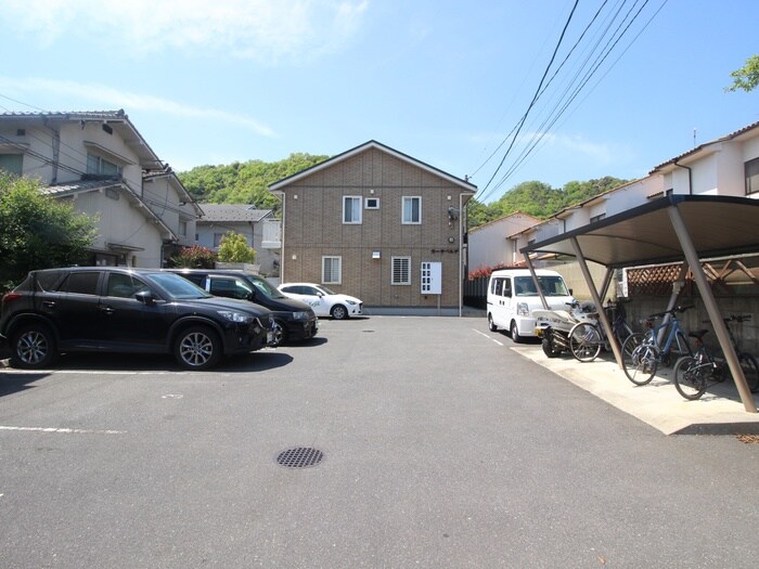 物件外観写真3　(駐車場)