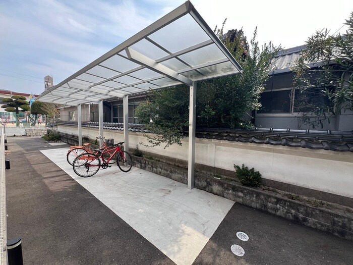 物件外観写真2　(駐輪場)