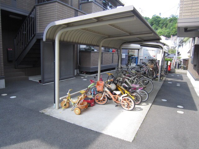 物件外観写真3　(駐輪場)
