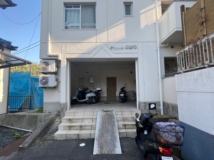 物件外観写真4　(エントランス部分)