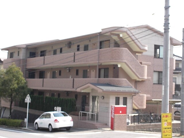 物件外観写真2　(駐車場)