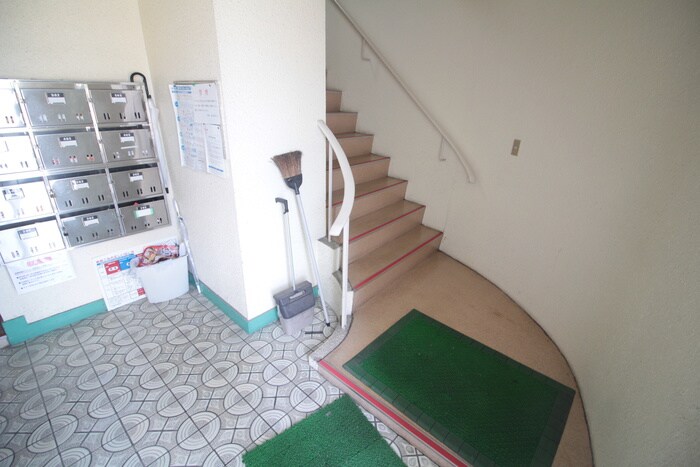 物件外観写真3　(エントランス部分)