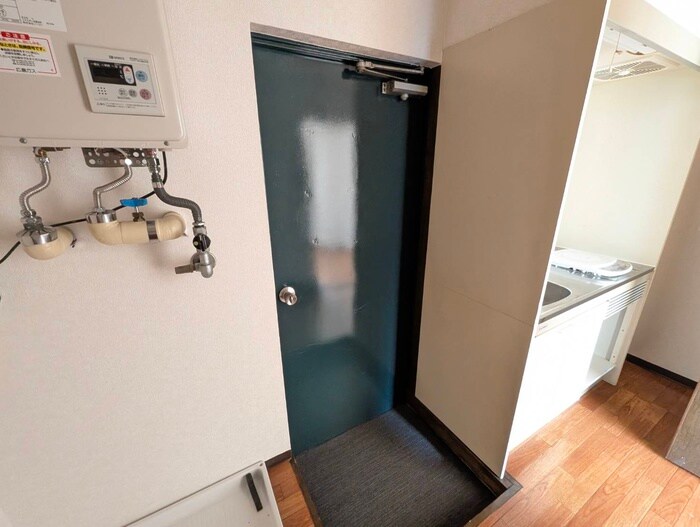 物件内観写真12　(玄関)