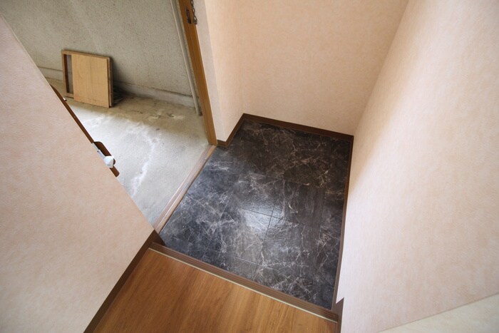 物件内観写真10　(玄関)
