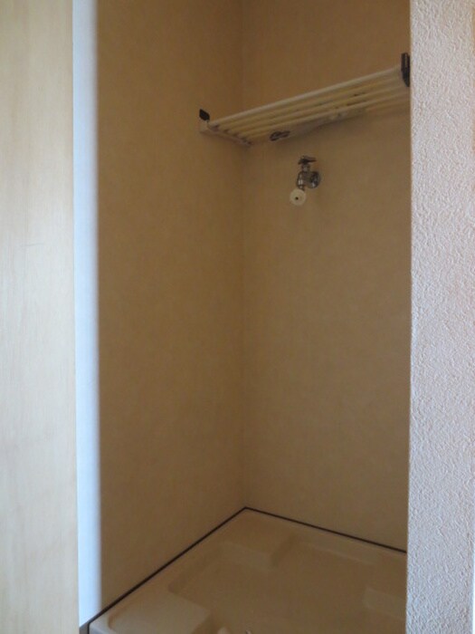 物件内観写真12　(洗濯機置場)