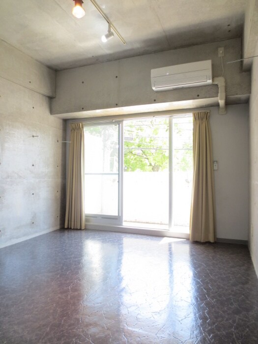 物件内観写真16　(室内からの展望)