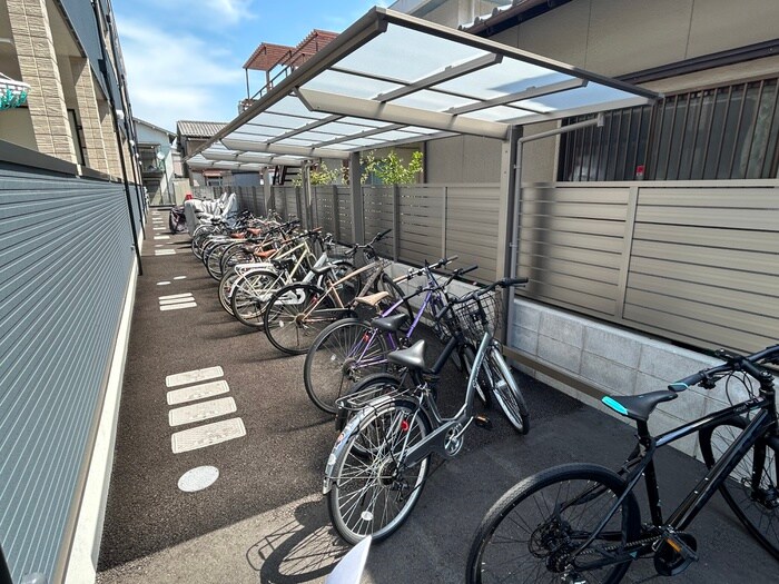物件外観写真3　(駐輪場)