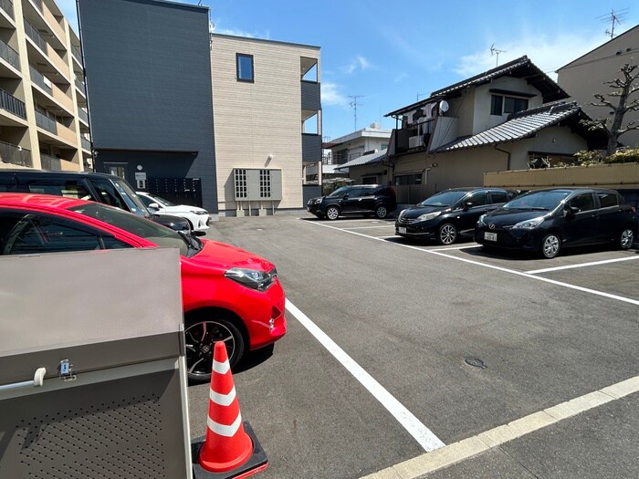 物件外観写真5　(駐車場)