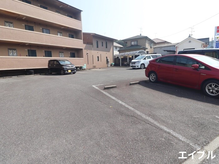 物件外観写真2　(駐車場)