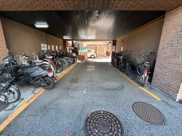 物件外観写真4　(駐輪場)