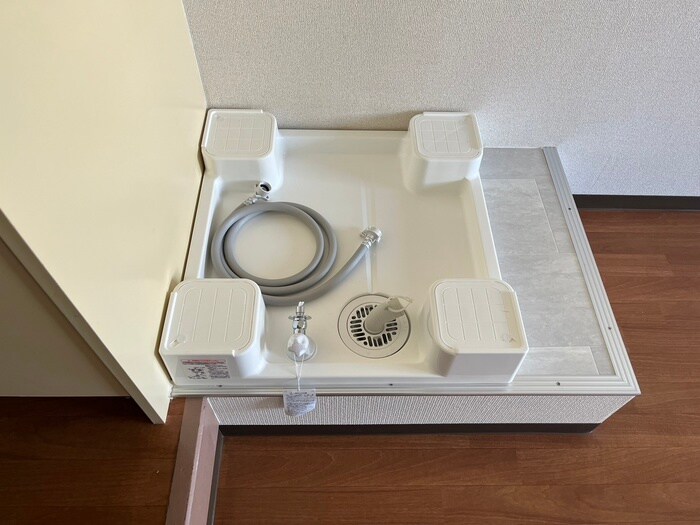 物件内観写真10　(洗濯機置場)