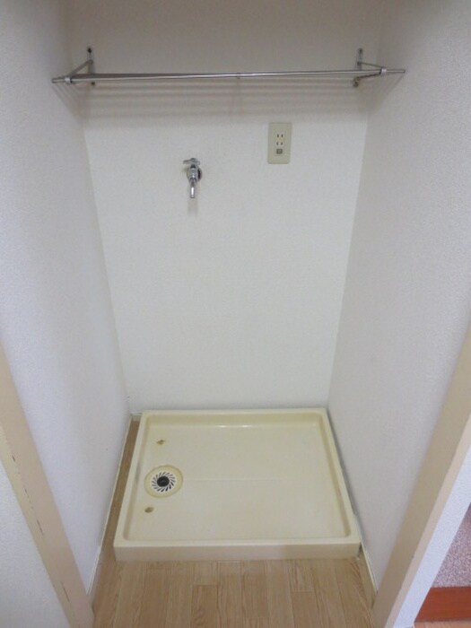 物件内観写真8　(洗濯機置場)