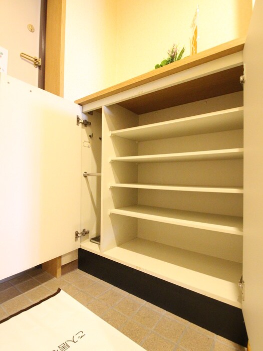 物件内観写真18　(靴箱)