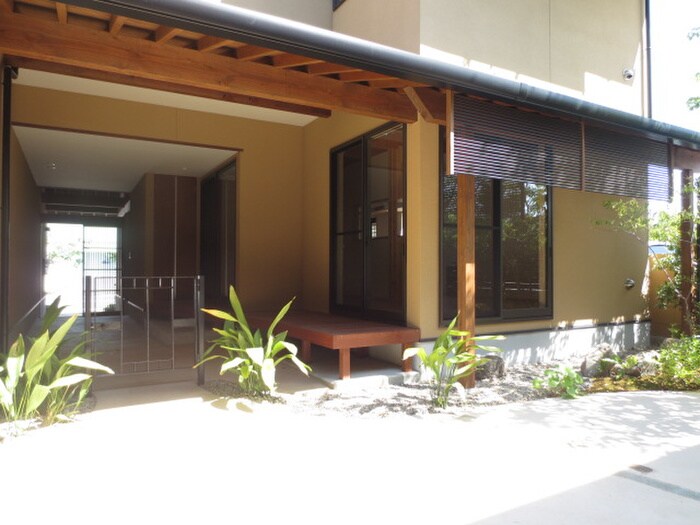 物件内観写真13　(玄関)