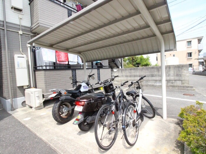 物件外観写真4　(駐輪場)