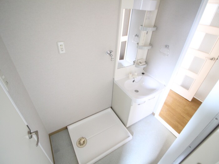 物件内観写真16　(洗濯機置場)