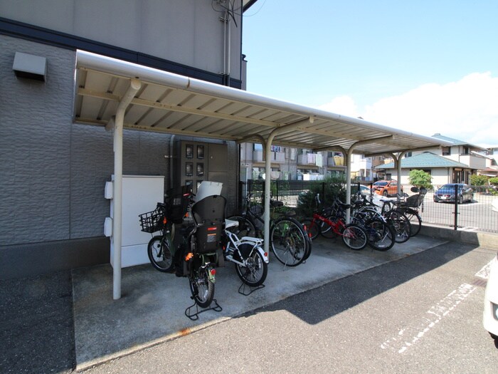物件外観写真3　(駐輪場)