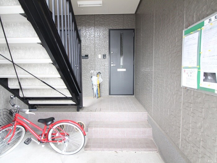 物件外観写真6　(エントランス部分)