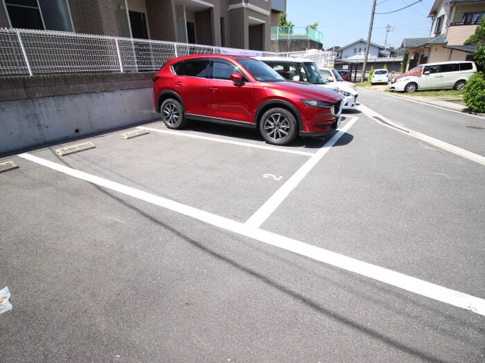 物件外観写真3　(駐車場)