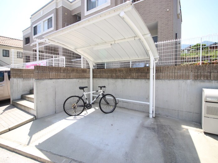 物件外観写真4　(駐輪場)