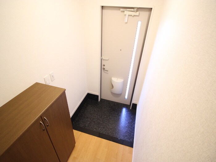 物件内観写真13　(玄関)