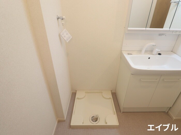 物件内観写真12　(洗濯機置場)